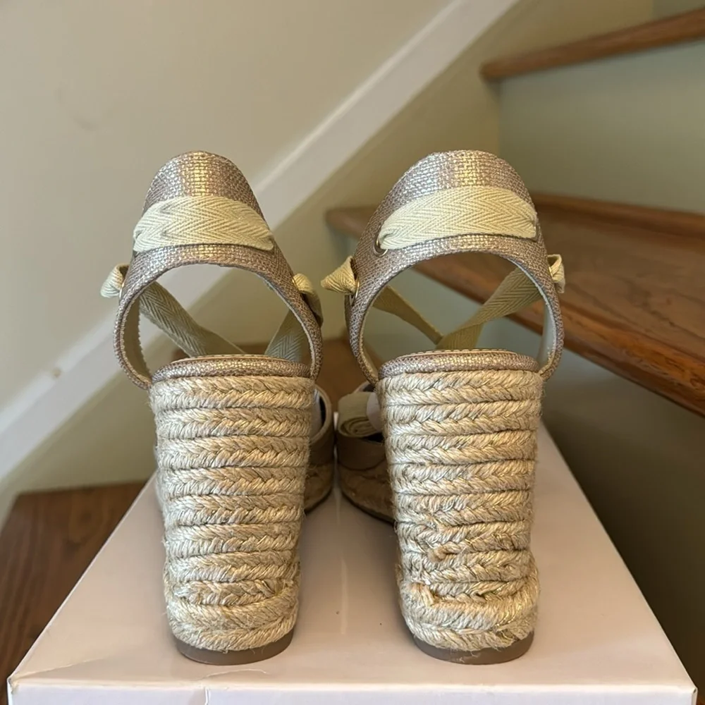 NIB FRIEND 2.0 ANKLE WRAP ESPADRILLE WEDGE SANDALS Gold Metalic size 9.5